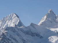 Zinalrothorn (4221) und Ober Gabelhorn (4063), dazwischen Wellenkuppe (3903)
